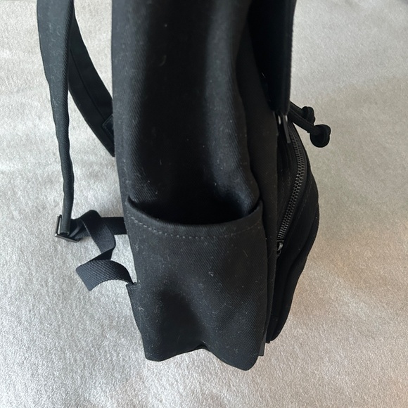 Everlane The Canvas Backpack Black Laptop Drawstring Envoy Logo EUC Unisex - Picture 6 of 12